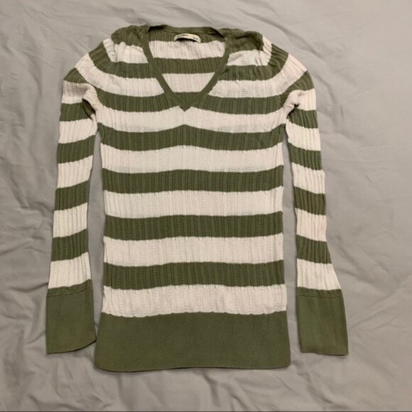 4 Old Navy women’s long sleeve see through shirts. - Picture 2 of 12